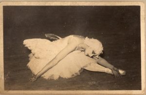 瀕死の白鳥を踊るエリアナ